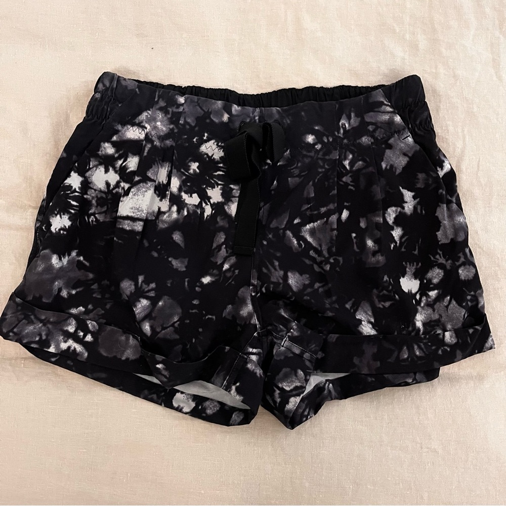 Lululemon Spring Break Away Shorts